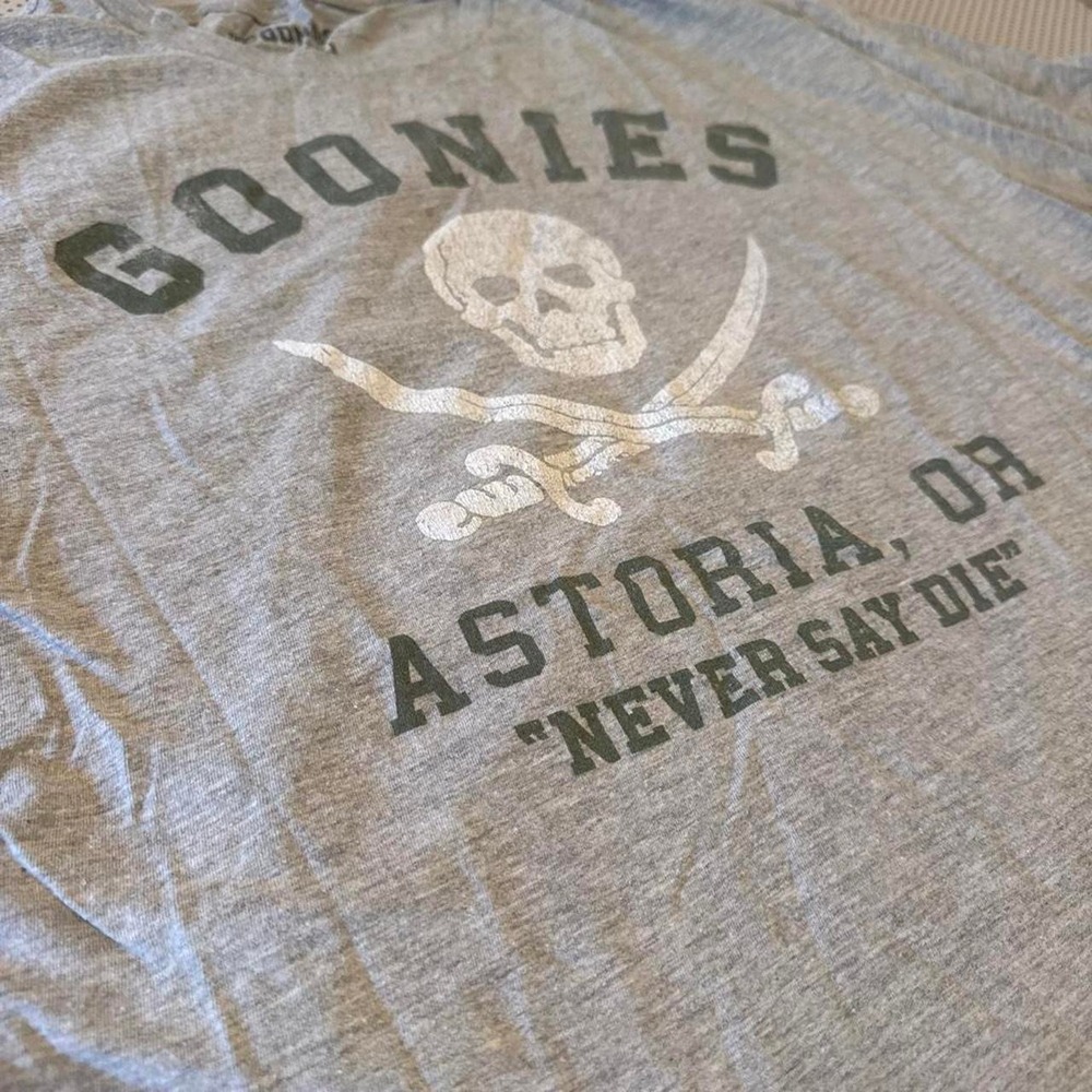 Men's Grey Goonie T-Shirt With Skull & Crossbones Design "Never Say Die" XL